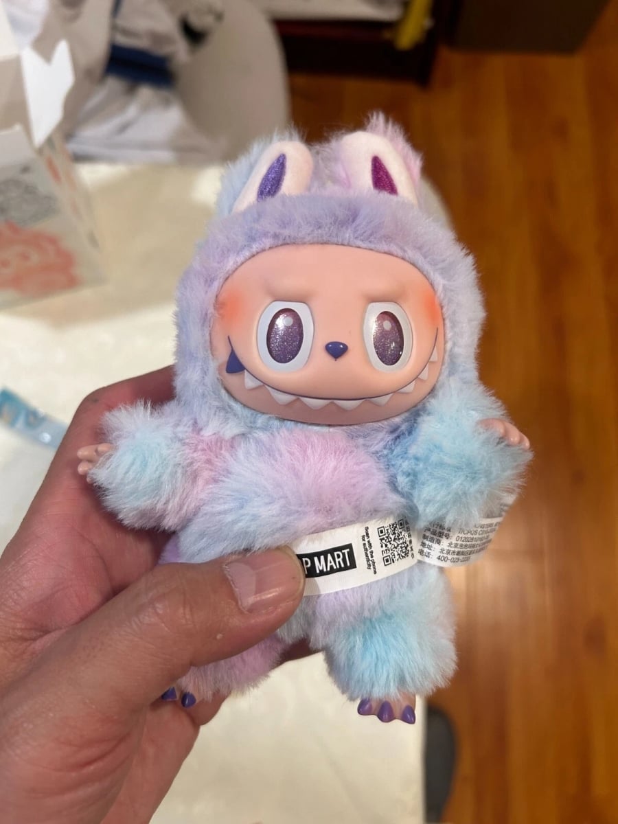 Wheninca  Labubu V3 Monster Big Into Energy 1x Blind Box Vinyl Plush Pendant Doll